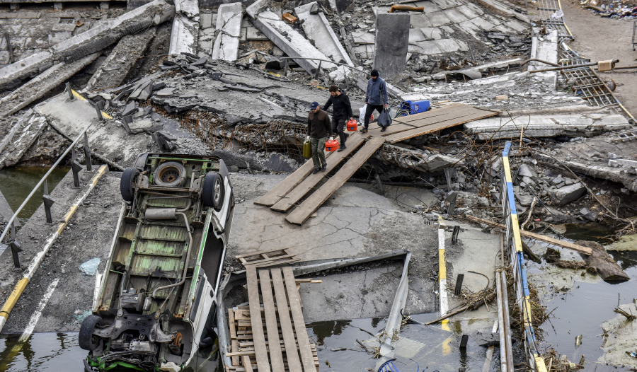 Ουκρανία: Σφοδρή επίθεση με οβίδες και ρουκέτες στο Σεβεροντονέτσκ - Χτυπήθηκαν κτίρια και ένα εμπορικό κέντρο