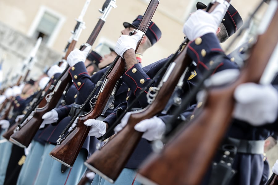 Στα 1.000 ευρώ η εφάπαξ αρωγή στους δικαιούχους των Ενόπλων Δυνάμεων