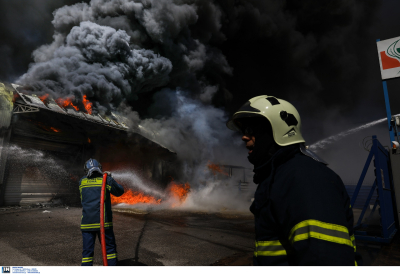 Φωτιά σε επιχείρηση με αιθέρια έλαια στη Θεσσαλονίκη