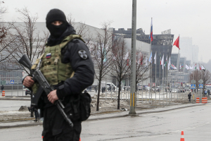 Όσα γνωρίζουμε για το μακελειό στη Μόσχα: Η αγριότητα της επίθεσης, ο απολογισμός των θυμάτων και οι συλλήψεις