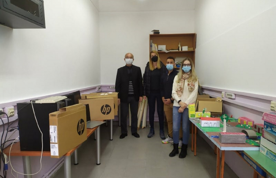 Νέοι υπολογιστές στο ακριτικό χωριό της Διποταμίας - Δήμαρχος Νεστορίου: Ανταποκρίθηκε το γραφείο Πρωθυπουργού (εικόνες)