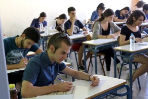 Το «άγχος των εξετάσεων» και πως η πίεση των γονιών μεταφέρεται στα παιδιά