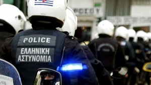 Διαψεύδει η ΕΛΑΣ ότι αστυνομικοί δεν πήγαν στη Μάνδρα επειδή φρουρούσαν τον Τσίπρα