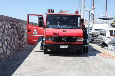 Θεσσαλονίκη: Φωτιά σε καρνάγιο, δύο σκάφη παραδόθηκαν στις φλόγες (βίντεο)