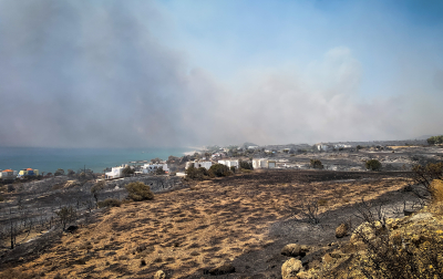 Φωτιά στη Ρόδο: Πόσοι έχουν εγκαταλείψει το νησί