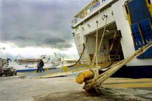 Απεργία ΠΝΟ: Δεμένα το πλοία στο λιμάνι του Πειραιά