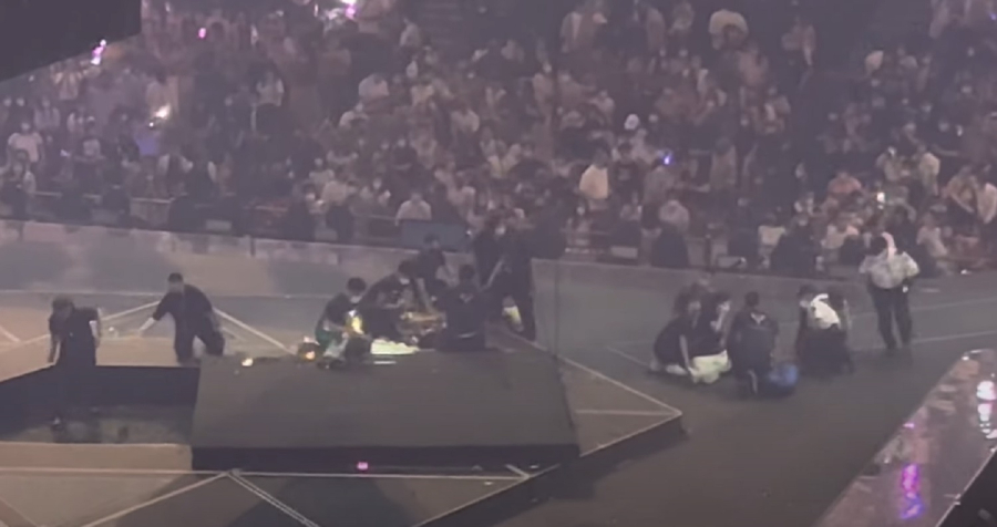 Τρομακτικό ατύχημα σε συναυλία στο Χονγκ Κονγκ, γιγαντοοθόνη πλάκωσε χορευτή -Προσοχή σκληρές εικόνες (βίντεο)