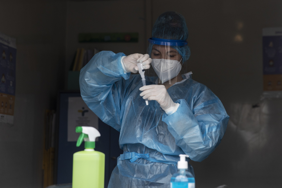 CDC:Αλλαγές στα πρωτόκολλα, ποιοι δεν «μπαίνουν» καραντίνα ακόμα και αν έχουν εκτεθεί στο ιό