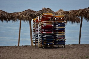 Επιχείρηση «σκούπα» στις παραλίες του Δ. Προποντίδας για ομπρέλες και ξαπλώστρες