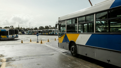 Θεσσαλονίκη: Επιτέθηκαν σε λεωφορείο πετώντας αντικείμενα