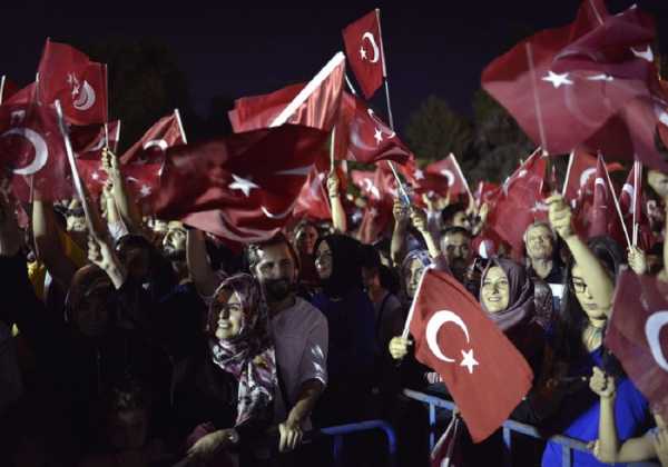 Αυστρία: Μεγάλη προσέλευση Τούρκων στις κάλπες για το δημοψήφισμα Ερντογάν