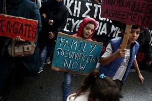 Πορεία προσφύγων στην γερμανική πρεσβεία για την επανένωση οικογενειών
