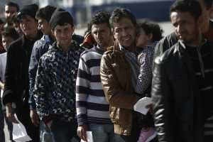 Απέραντο hotspot προσφύγων η εθνική οδός Αθηνών-Λαμίας