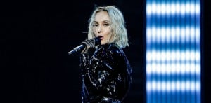 Eurovision 2019: Επίθεση των Βρετανών στην Τάμτα για την «καυτή» εμφάνιση - «Βγήκε στη σκηνή σχεδόν γυμνή» - Η σκληρή απάντησή της (vid)