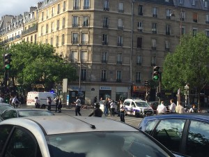 Παρίσι: Νεαροί απειλούσαν να ανατινάξουν λεωφορείο αλλά δεν υπήρχαν εκρηκτικά