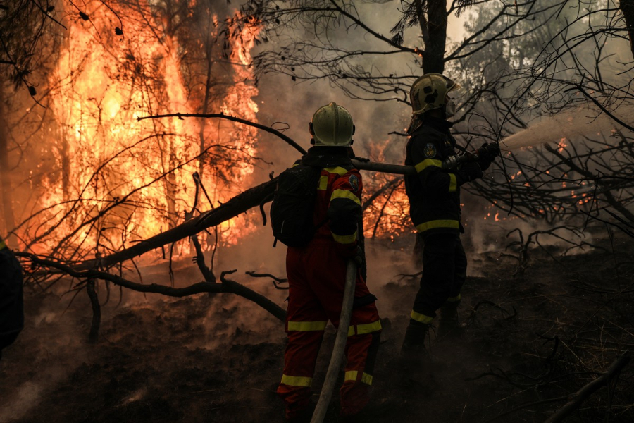 Φωτιές: «Σαρώνει» το μέτωπο στη Γορτυνία, μάχη να μην απειληθεί το Μαίναλο - Εικόνες καταστροφής στην περιοχή (βίντεο, εικόνες)