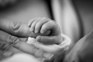 Ημαθία: «Ζήλευε εμένα αλλά την πλήρωσε το μωρό» δήλωσε ο πατέρας του βρέφους - Γιατί ζητά την εκταφή του