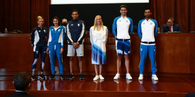 Ολυμπιακοί Αγώνες: Παρουσιάστηκαν οι επίσημες στολές των Ελλήνων αθλητών (εικόνες)