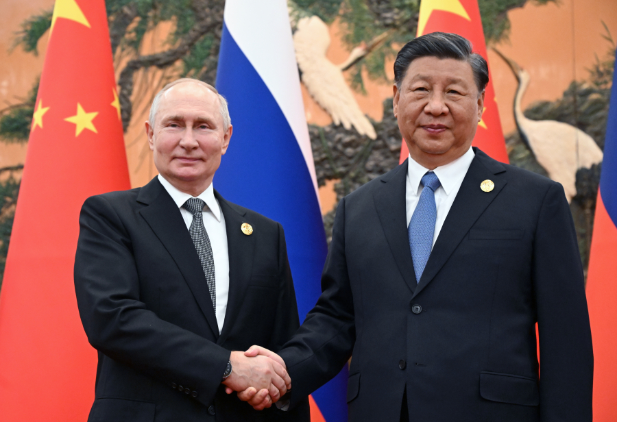 Πεκίνο και Μόσχα συμφωνούν πως δεν πρέπει να «μπλέκονται» στις υποθέσεις τους τρίτες χώρες