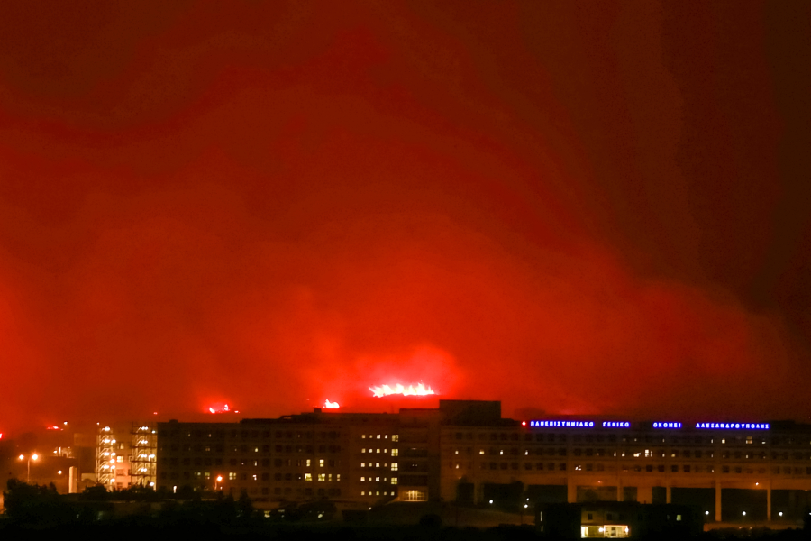 Φωτιά στην Αλεξανδρούπολη: Δραματικές ώρες στον Έβρο, εκκενώθηκε το νοσοκομείο - Φλέγονται Ροδόπη, Εύβοια και Βοιωτία