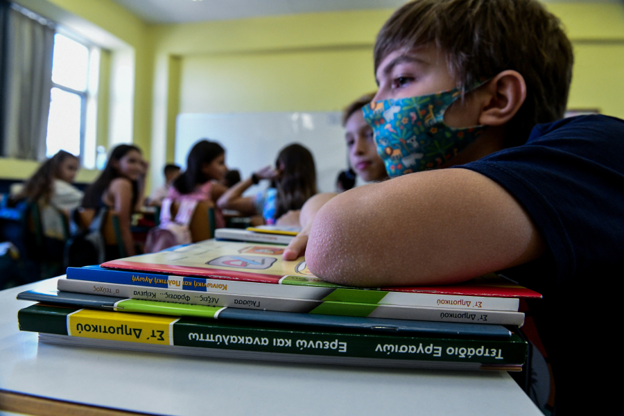 Τί θα ισχύσει με τις απουσίες μαθητών λόγω γρίπης, η εγκύκλιος του Υπουργείου Παιδείας στα σχολεία
