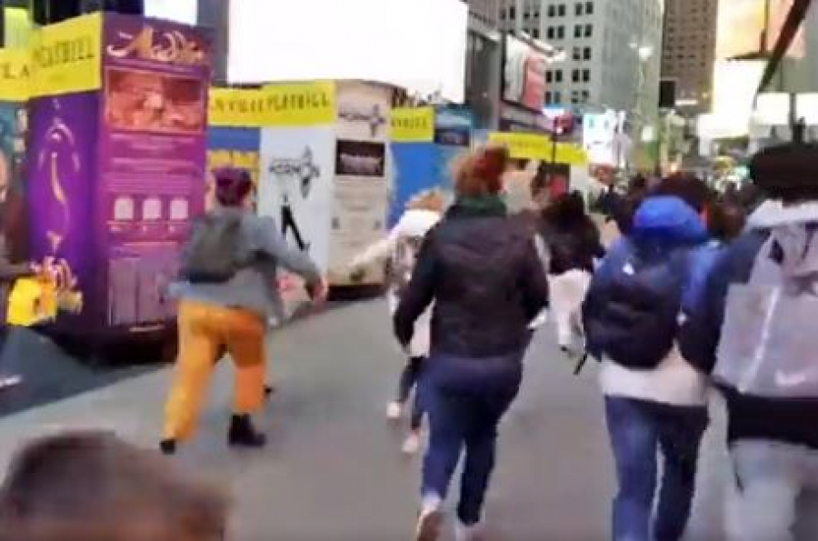 Πανικός στη Νέα Υόρκη: Έκρηξη στην Times Square, τουρίστες έτρεχαν πανικόβλητοι (βίντεο)