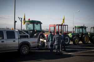 Καρδίτσα: Oι αγρότες απέκλεισαν την εθνική οδό