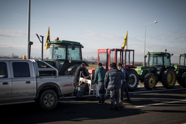 Καρδίτσα: Oι αγρότες απέκλεισαν την εθνική οδό