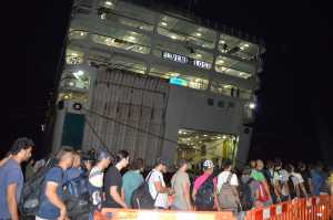 Στο λιμάνι του Πειραιά το &quot;Ελευθέριος Βενιζέλος&quot; με 2500 μετανάστες 