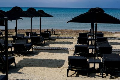 Τραγωδία σε παραλία της Κρήτης: Πέθανε σε ξαπλώστρα χωρίς κανείς να καταλάβει το παραμικρό