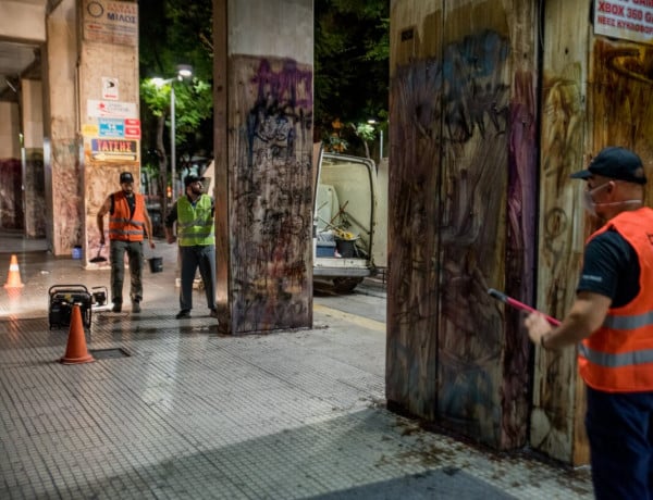 Δήμος Αθηναίων: Αντιγκράφιτι ενός χιλιομέτρου στην Πατησίων (pics)