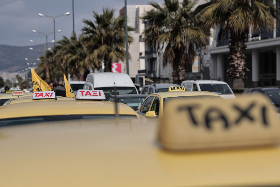 Χαλκίδα: «Θρίλερ» για ταξιτζή, επιβάτης πέθανε μέσα στο ταξί (βίντεο)