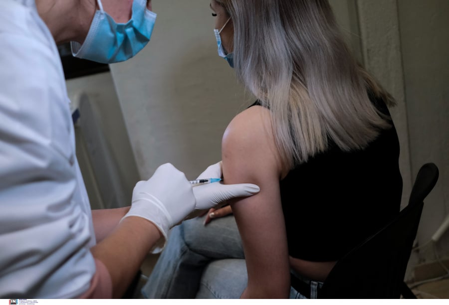 Θεμιστοκλέους: 586.000 εμβολιασμοί το τελευταίο 10ημερο, ποιοι αντιστέκονται